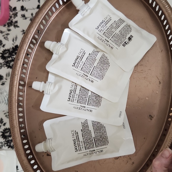 Beauty Society Saving Face - Picture 2 of 2